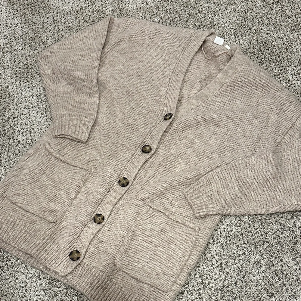 GAP Women's Light Brown Cardigan Sweater - Picture 9 of 9
